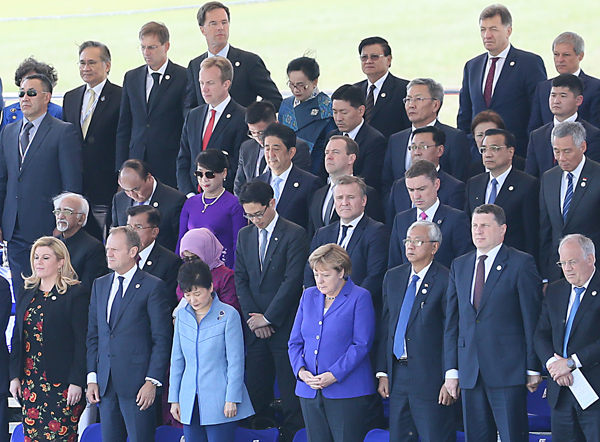 安倍总理为了出席第11届ASEM（亚欧会议）首脑会议等，访问了蒙古国的乌兰巴托。