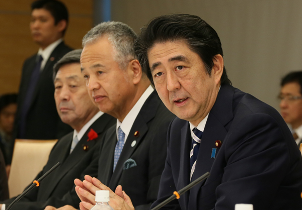 安倍总理在总理大臣官邸召开了第24次产业竞争力会议。