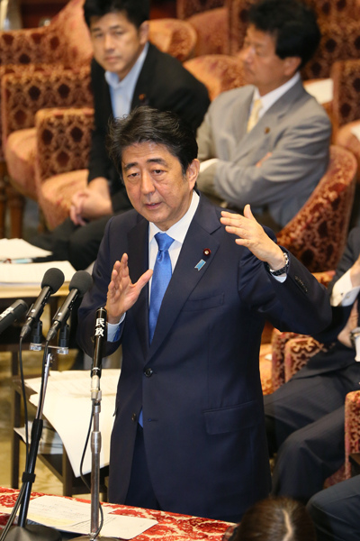 安倍总理出席了众议院有关我国及国际社会和平安全法制的特别委员会。