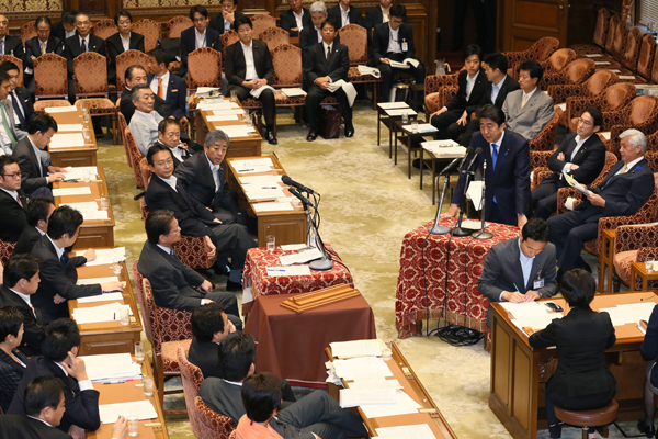 安倍总理出席了众议院有关我国及国际社会和平安全法制的特别委员会。