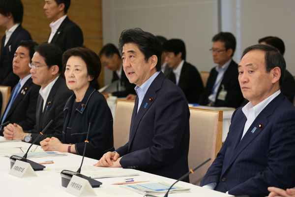 安倍总理在总理大臣官邸召开了国土强韧化推进本部会议。