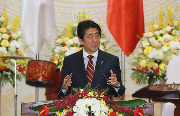 安倍总理访问了越南社会主义共和国的河内。