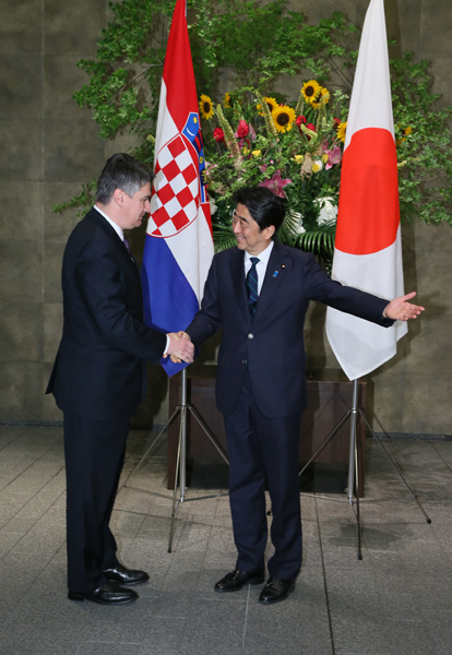 安倍总理在总理大臣官邸举行了日本・克罗地亚的首脑会谈等。