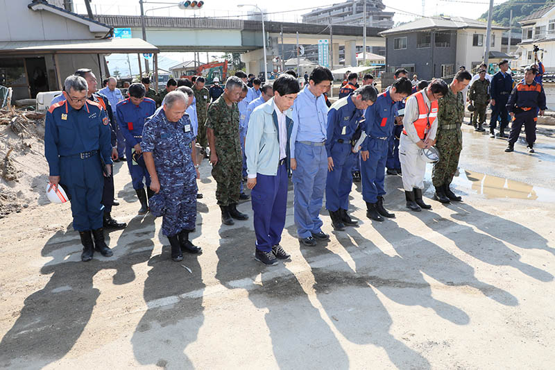 安倍总理为了视察2018年7月暴雨造成的灾害状况访问了广岛县。