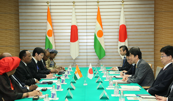 安倍总理在总理大臣官邸举行了日本・尼日尔的首脑会谈等。