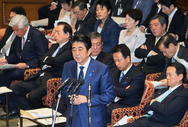 安倍总理出席了众议院预算委员会。