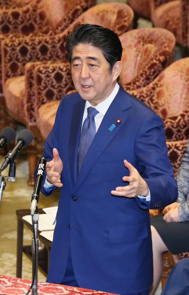 安倍总理出席了众议院预算委员会。