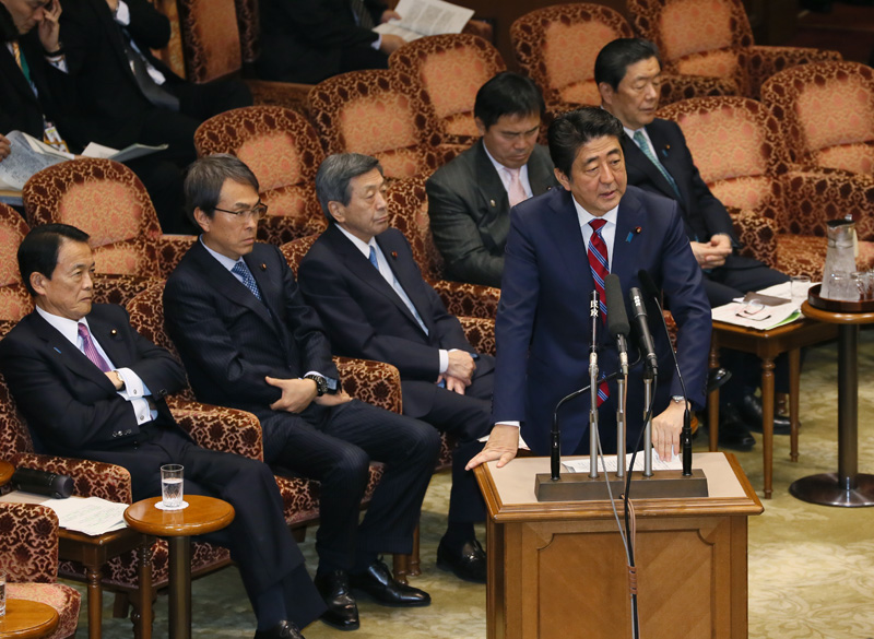 安倍总理出席了参议院预算委员会。