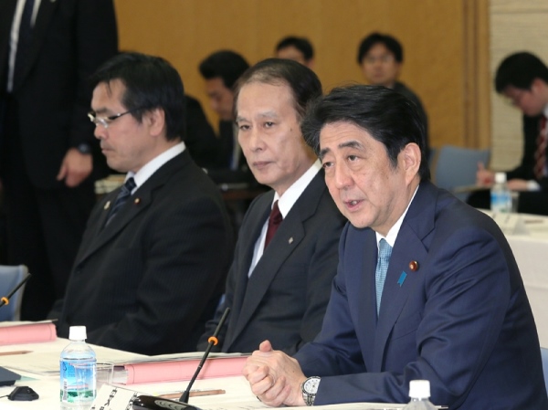 安倍总理在总理大臣官邸召开了第2次教育再生实行会议提议后续会议。