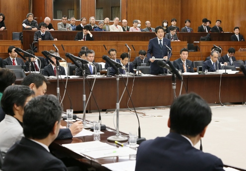 安倍总理出席了参议院厚生劳动委员会。