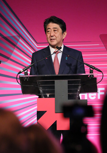 在HeForShe IMPACT10×10×10 男女平等报告发布仪式上演讲的安倍总理1