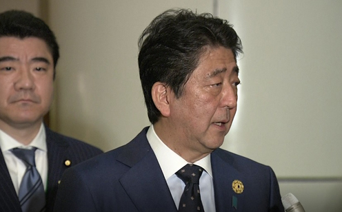 安倍总理举行记者会