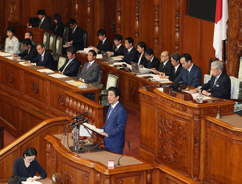 安倍总理在众议院全体会议及参议院全体会议上发表了第195届国会所信表明演说。