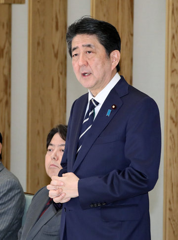 安倍总理在总理大臣官邸接受了教育再生首长会议代表的拜访。