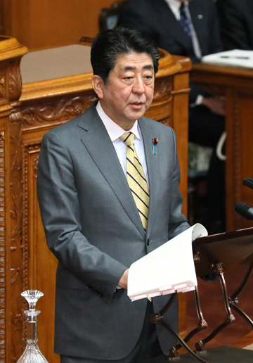 安倍总理上午出席了参议院全体会议，下午出席了众议院全体会议。