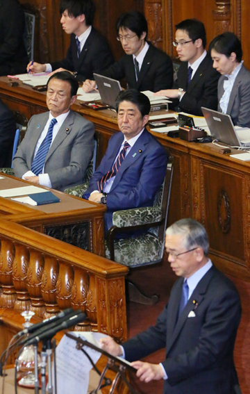 安倍总理出席了参议院预算委员会及全体会议。