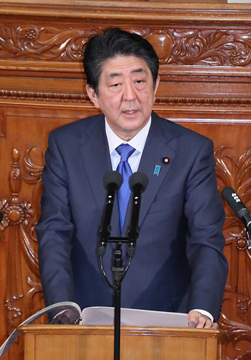 安倍总理出席了众议院预算委员会以及全体会议。