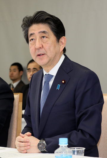 安倍总理在总理大臣官邸召开了第33次国家战略特别区域咨询会议。