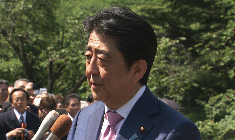 安倍总理举行了记者会。