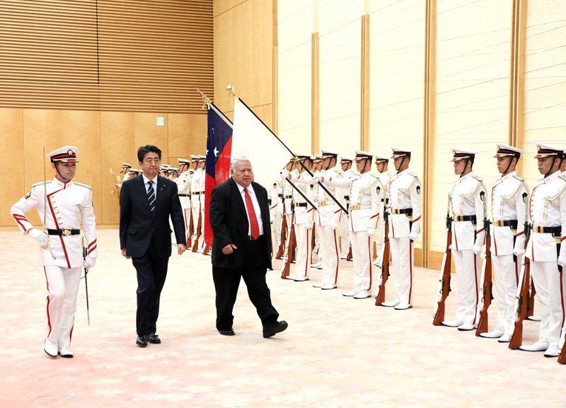 安倍总理在总理大臣官邸与萨摩亚独立国首相兼外交贸易部长图伊拉埃帕·法蒂亚洛法·卢佩索里艾·萨伊莱莱·马利埃莱额奥伊举行了首脑会谈等。