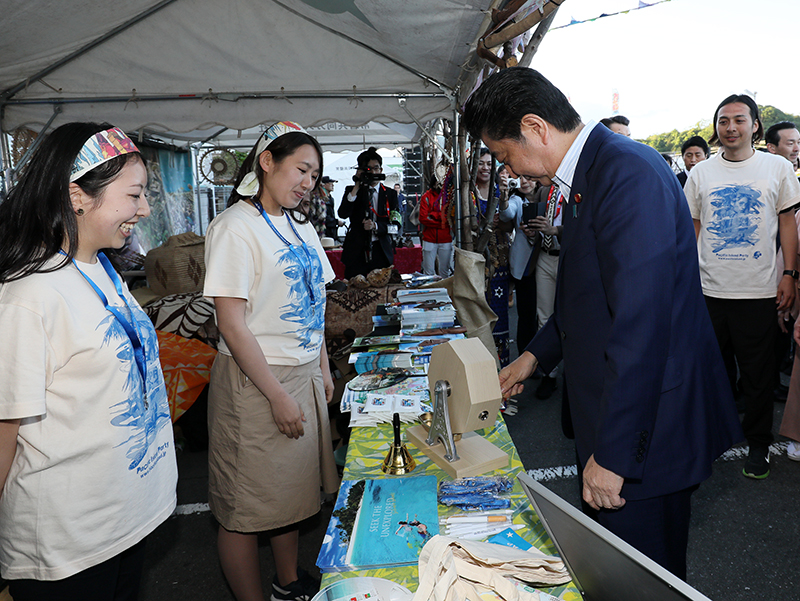 安倍总理继续出席了第8届太平洋岛国峰会（PALM8）。