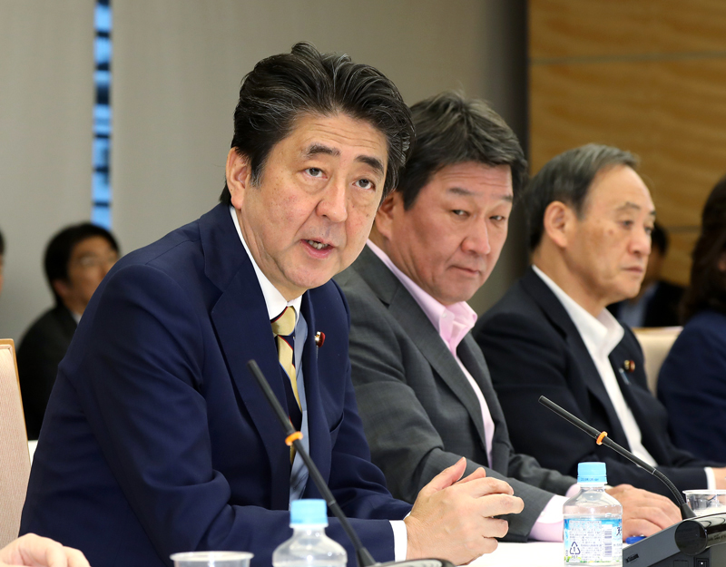 安倍总理在总理大臣官邸召开了人生100年时代构想会议。