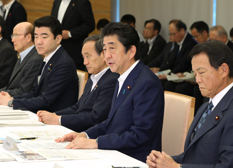 安倍总理在总理大臣官邸召开了2018年7月暴雨严重灾害对策本部会议（第9次）。