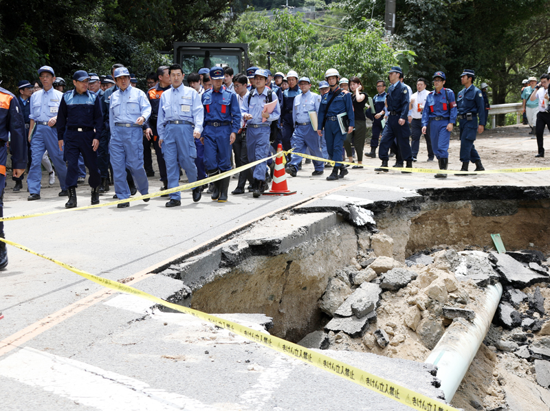 安倍总理为了视察2018年7月暴雨造成的灾害状况访问了广岛县。