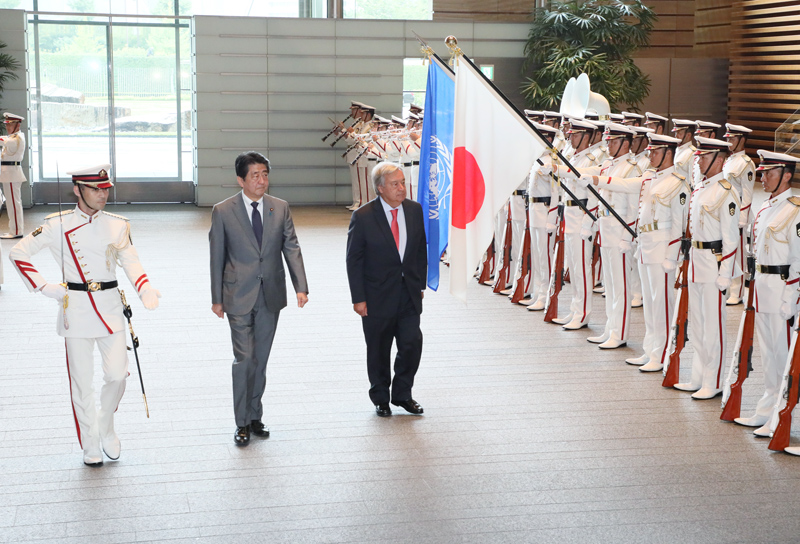 安倍总理在总理大臣官邸与联合国秘书长安东尼奥・马努埃尔・德奥利维拉・古特雷斯举行了会谈等。