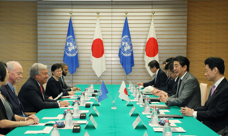 安倍总理在总理大臣官邸与联合国秘书长安东尼奥・马努埃尔・德奥利维拉・古特雷斯举行了会谈等。