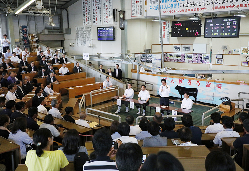 安倍总理访问了宫崎县及鹿儿岛县。