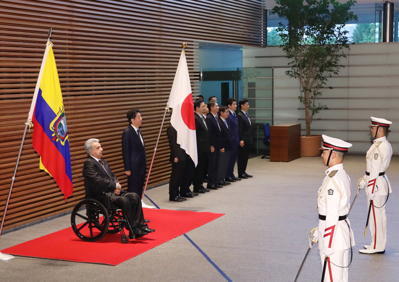 安倍总理在总理大臣官邸与厄瓜多尔共和国总统莱宁·莫雷诺·加尔塞斯举行了首脑会谈等。