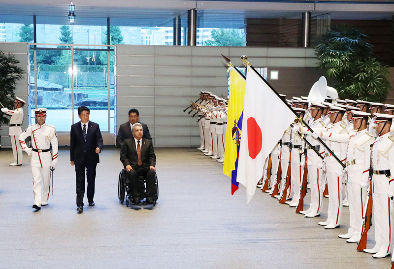 安倍总理在总理大臣官邸与厄瓜多尔共和国总统莱宁·莫雷诺·加尔塞斯举行了首脑会谈等。