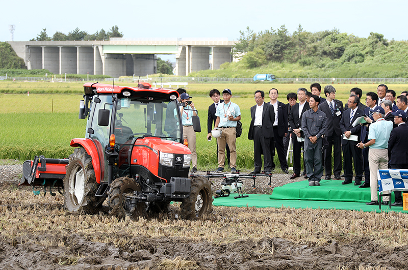 安倍总理访问了新泻县。