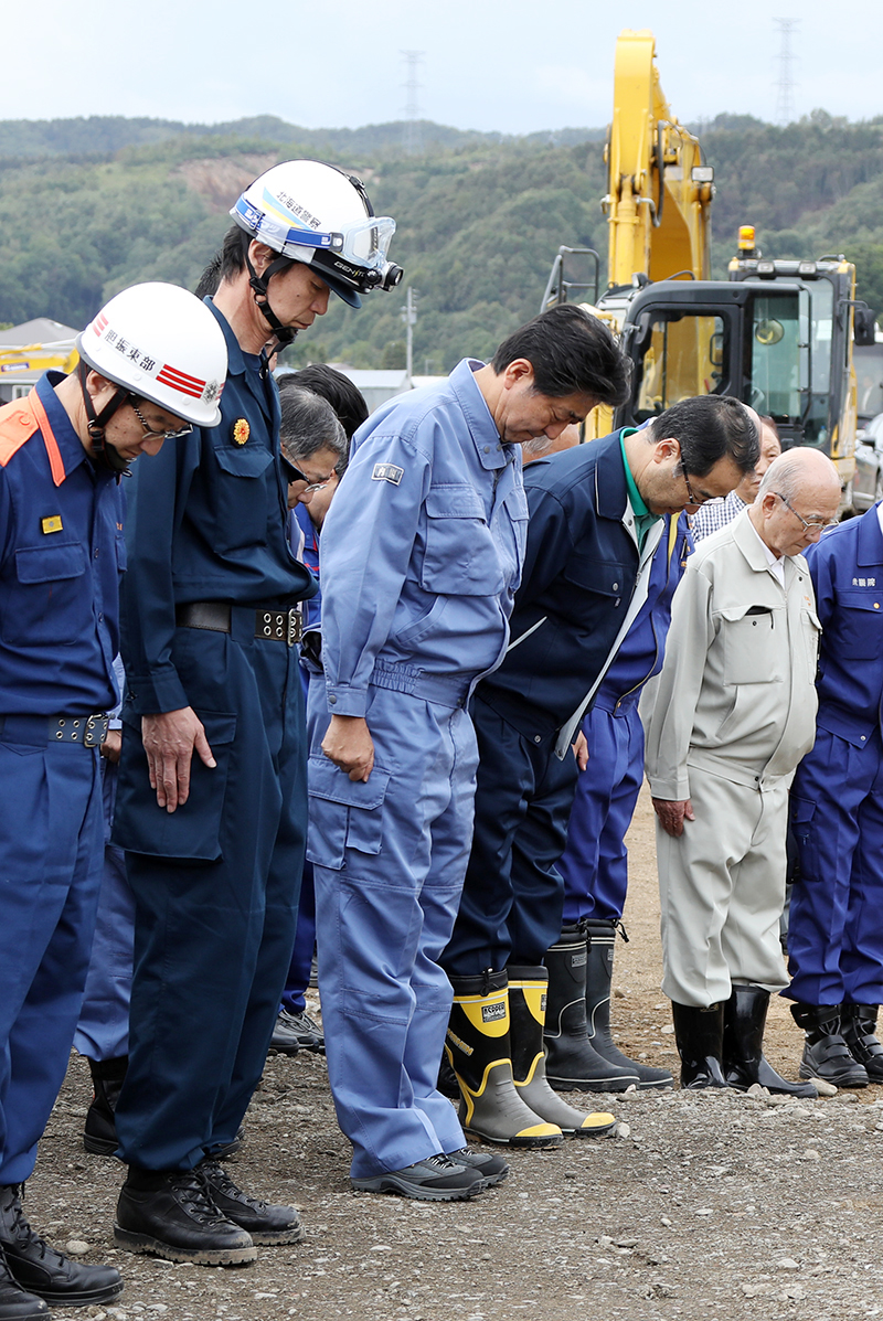 安倍总理为了视察2018年北海道胆振东部地震造成的灾害状况访问了北海道。