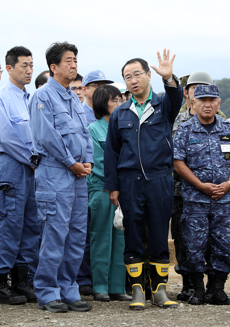 安倍总理为了视察2018年北海道胆振东部地震造成的灾害状况访问了北海道。