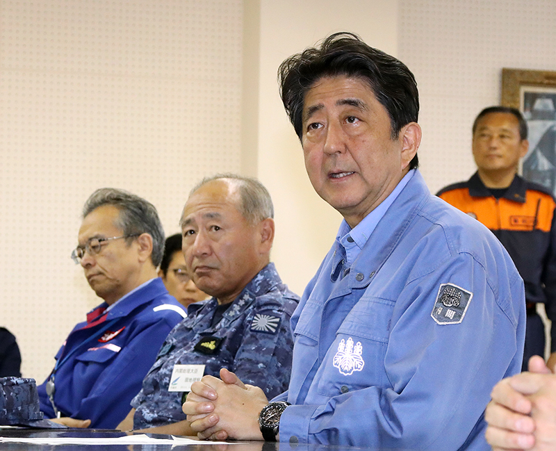 安倍总理为了视察2018年北海道胆振东部地震造成的灾害状况访问了北海道。