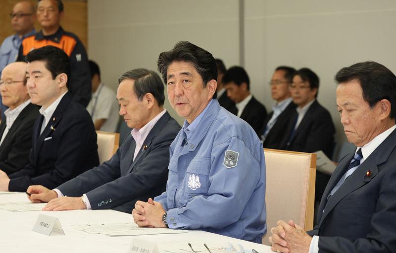 安倍总理在总理大臣官邸召开了有关2018年北海道胆振东部地震的相关阁僚会议（第７次）。