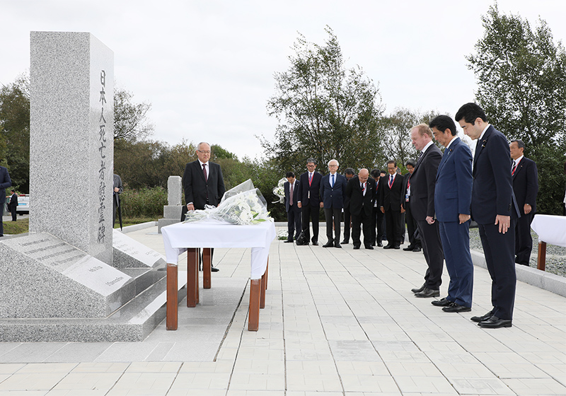 安倍总理为了出席第四届东方经济论坛等，访问了俄罗斯联邦的符拉迪沃斯托克。