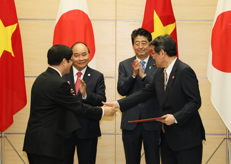 安倍总理在总理大臣官邸与越南社会主义共和国总理阮春福举行了首脑会谈等。