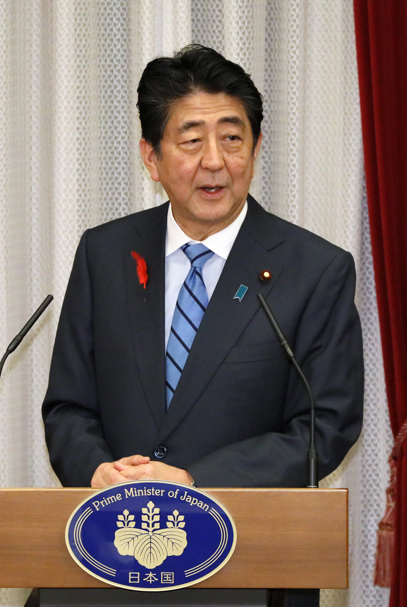 安倍总理在总理大臣公邸邀请第10届日本・湄公河流域国家首脑会议相关人士，举办了由总理夫妇主办的欢迎晚宴。 