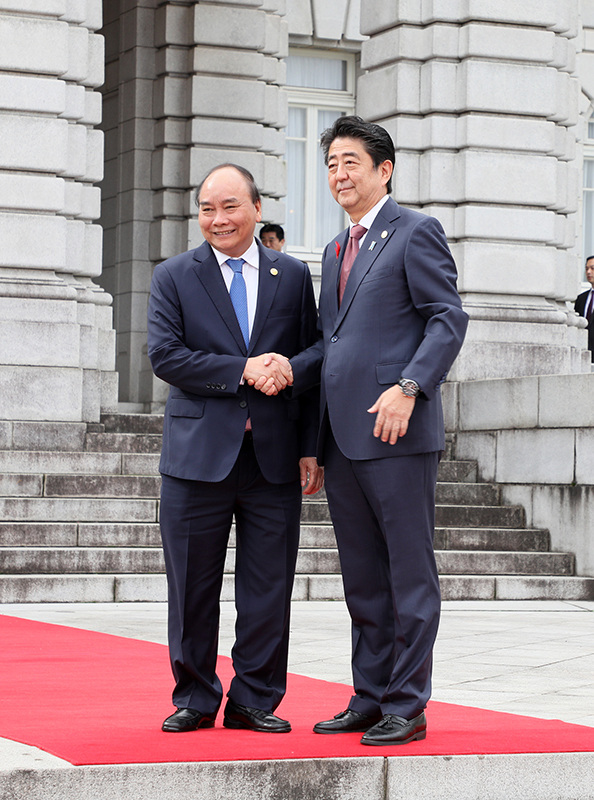 安倍总理出席了在迎宾馆赤坂离宫举行的第10届日本・湄公河流域国家首脑会议等。