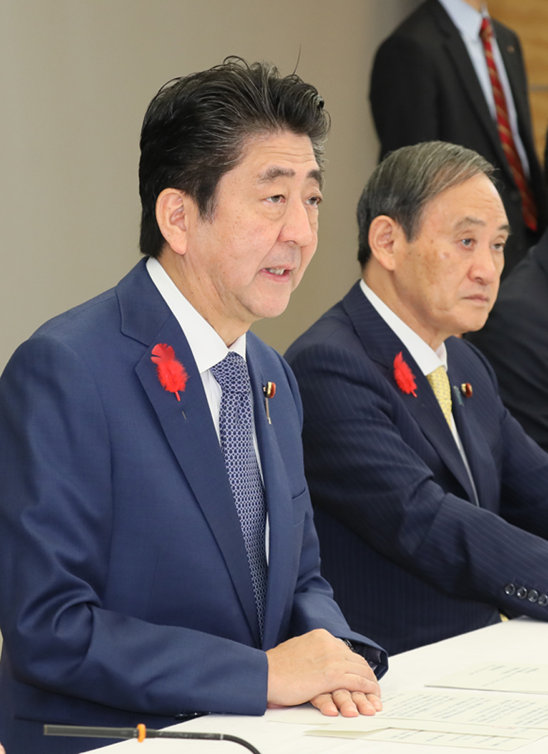 安倍总理在总理大臣官邸召开了第1次天皇陛下退位暨皇太子殿下即位典礼委员会。