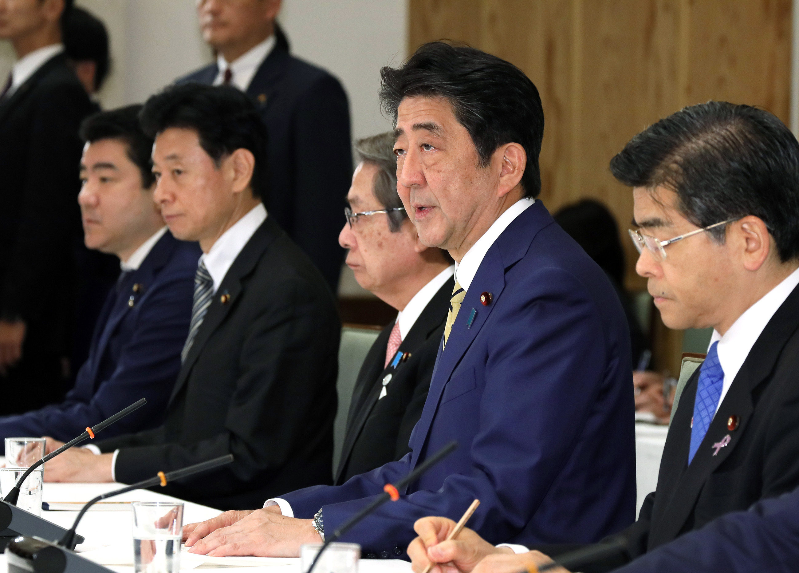 安倍总理在总理大臣官邸出席了政府执政党联络会议。