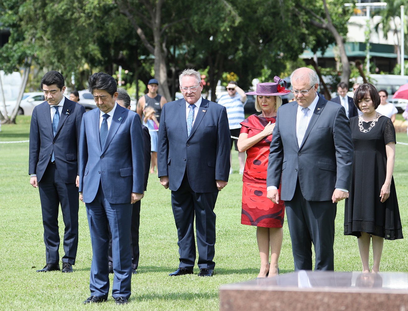 安倍总理访问了澳大利亚联邦。