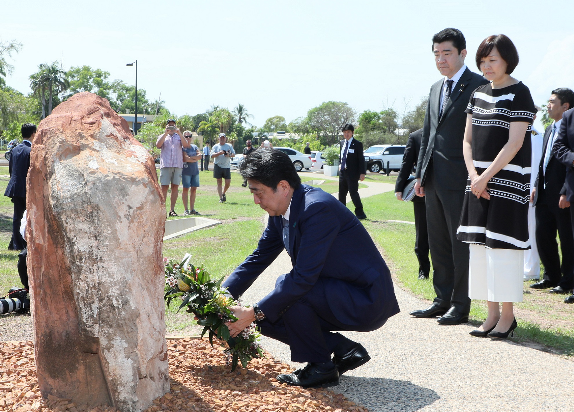 安倍总理访问了澳大利亚联邦。