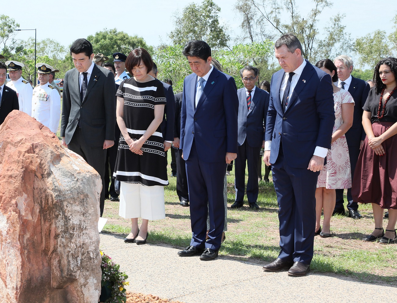 安倍总理访问了澳大利亚联邦。