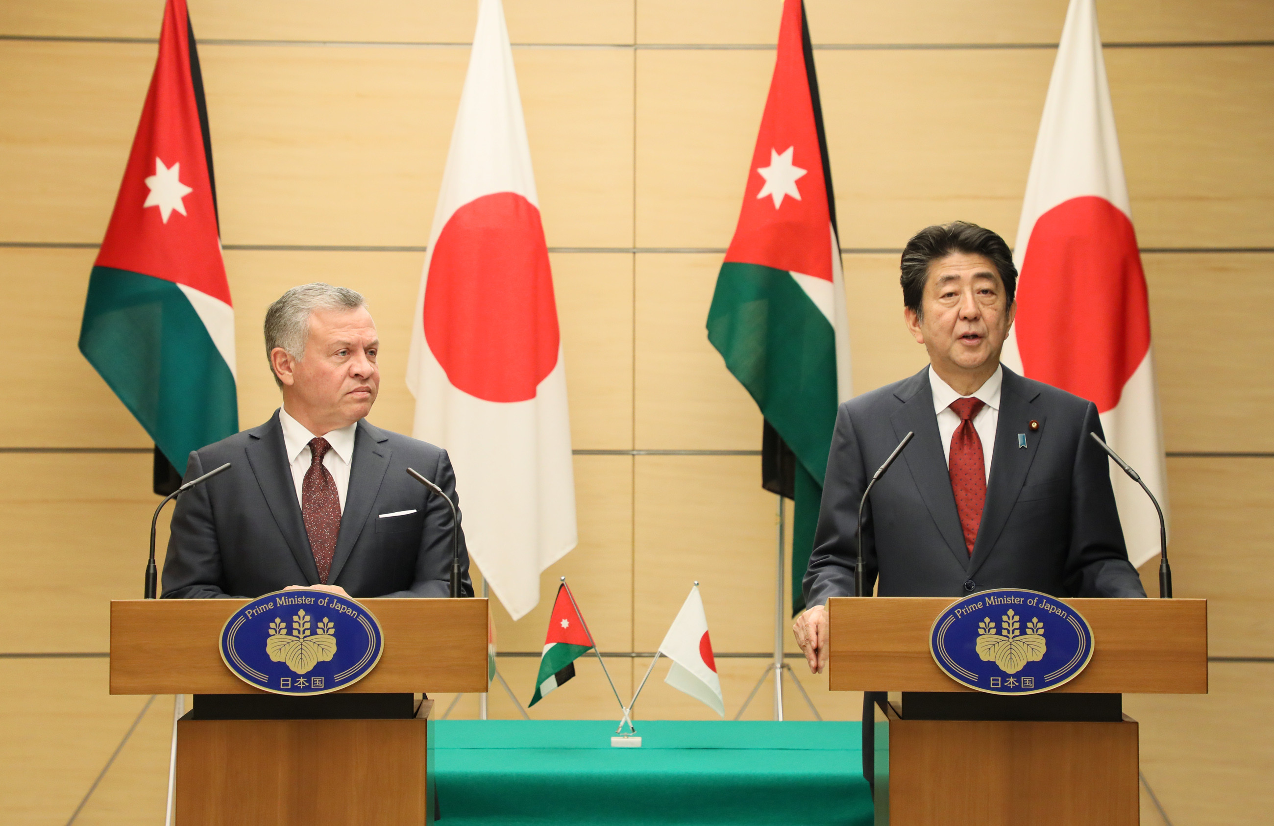 安倍总理在总理大臣官邸与约旦国王阿卜杜拉二世·本·侯赛因陛下举行了首脑会谈等。