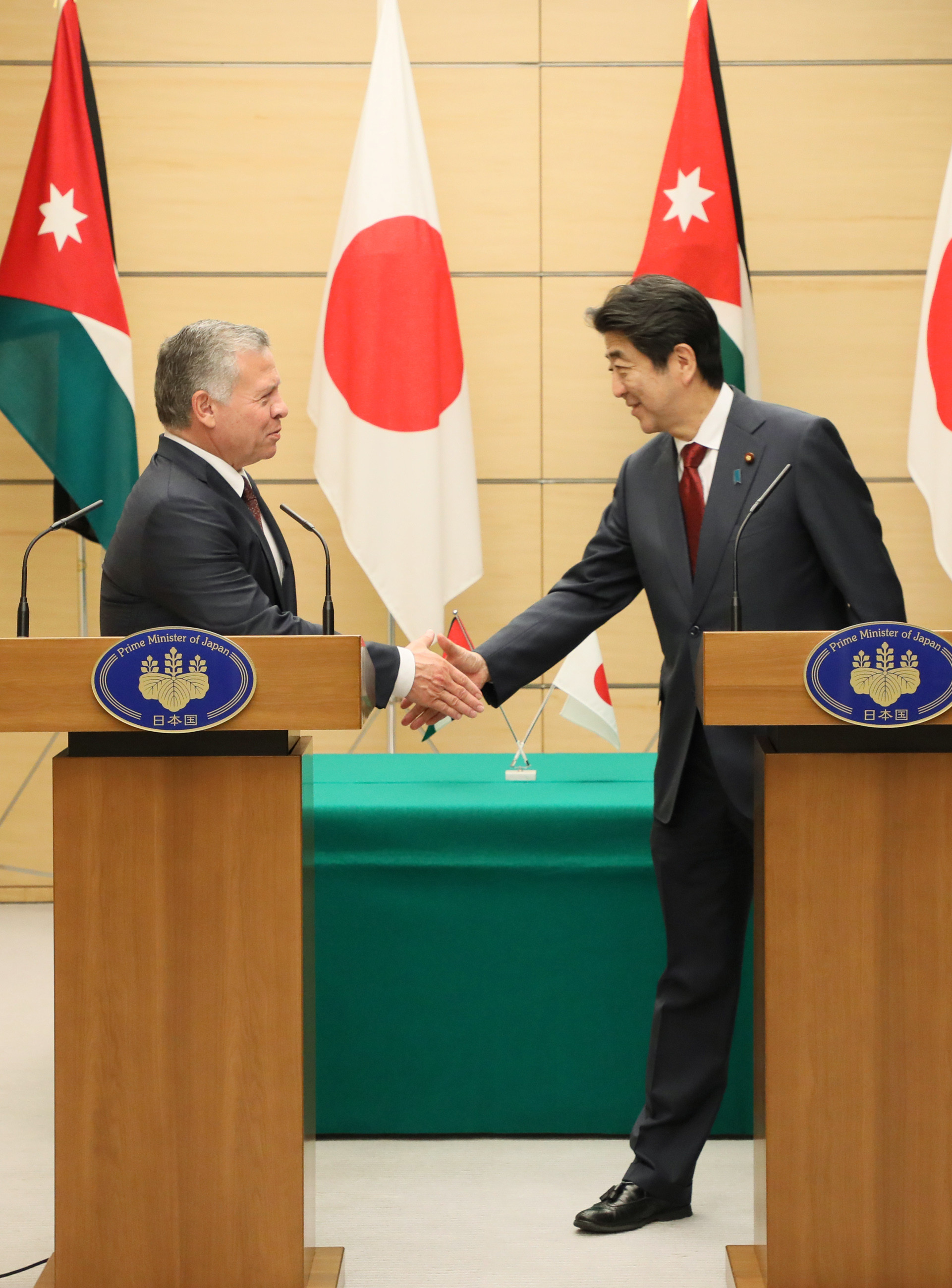 安倍总理在总理大臣官邸与约旦国王阿卜杜拉二世·本·侯赛因陛下举行了首脑会谈等。