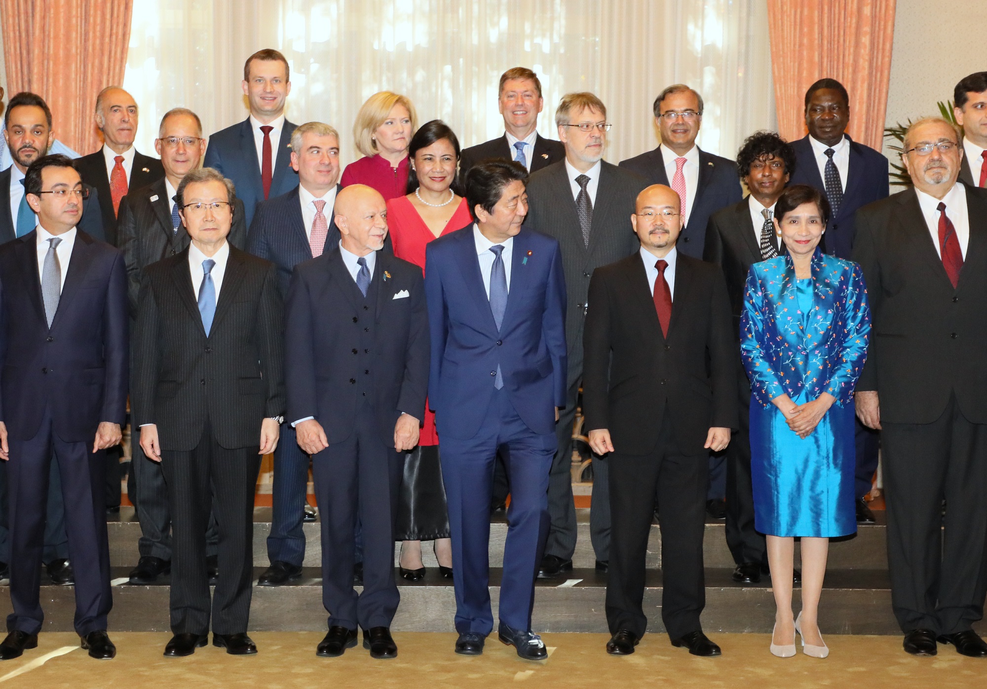 与会说日语的驻日各国大使的午餐会 总理动向 日本国首相官邸